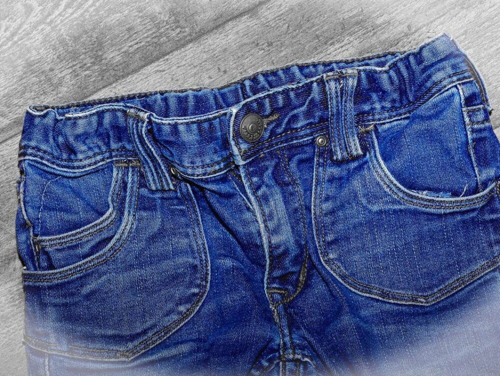 Como transformar calça jeans em saia