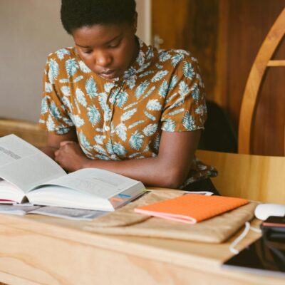 Os 5 Deveres Inegociáveis: Guia Essencial para o Sucesso Acadêmico do Estudante — 5 deveres dos estudantes | Por Dentro da No