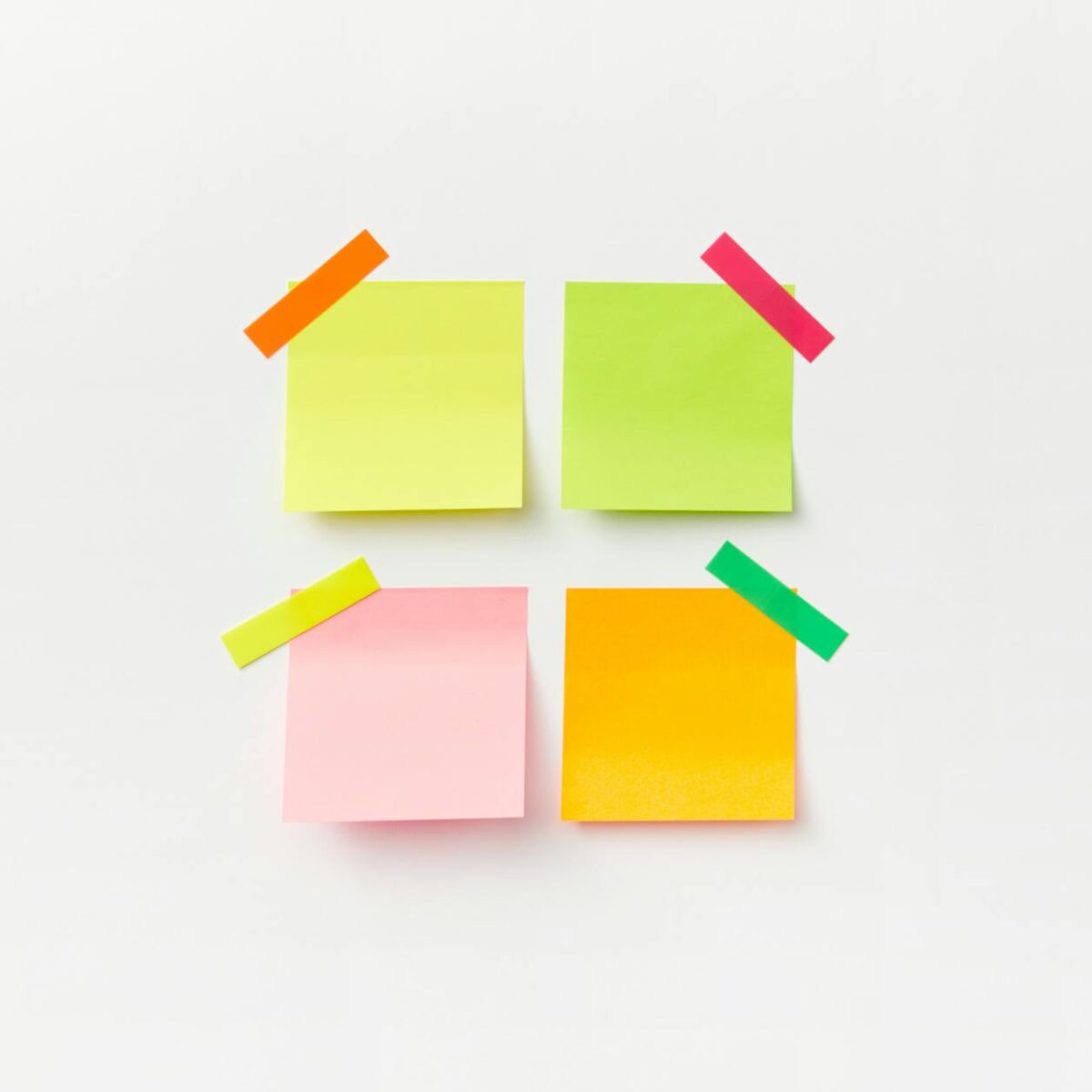 Para desenvolver soft skills no trabalho, identifique suas lacunas e busque feedback proativo. Participe de treinamentos e wo