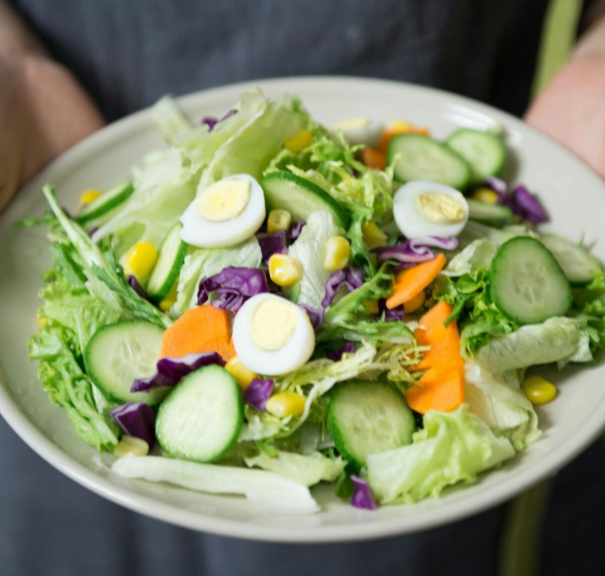 Para melhores lanches saudáveis para levar ao trabalho, priorize opções práticas e nutritivas que ofereçam energia e saciedad