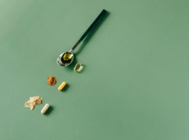 Para melhores suplementos alimentares para ganho de massa, considere produtos como Whey Protein (concentrado, isolado ou hidr