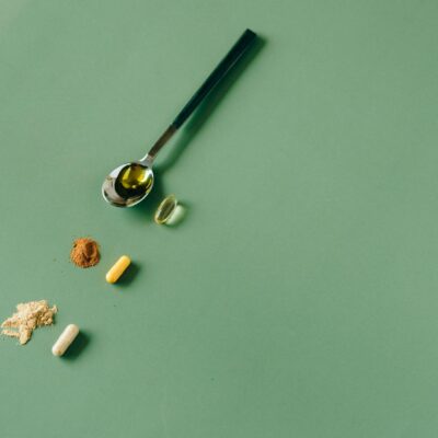 Para melhores suplementos alimentares para ganho de massa, considere produtos como Whey Protein (concentrado, isolado ou hidr