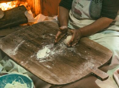 Para receitas saudáveis e rápidas para o dia a dia, foque em preparos com poucos ingredientes e métodos de cocção ágeis, como