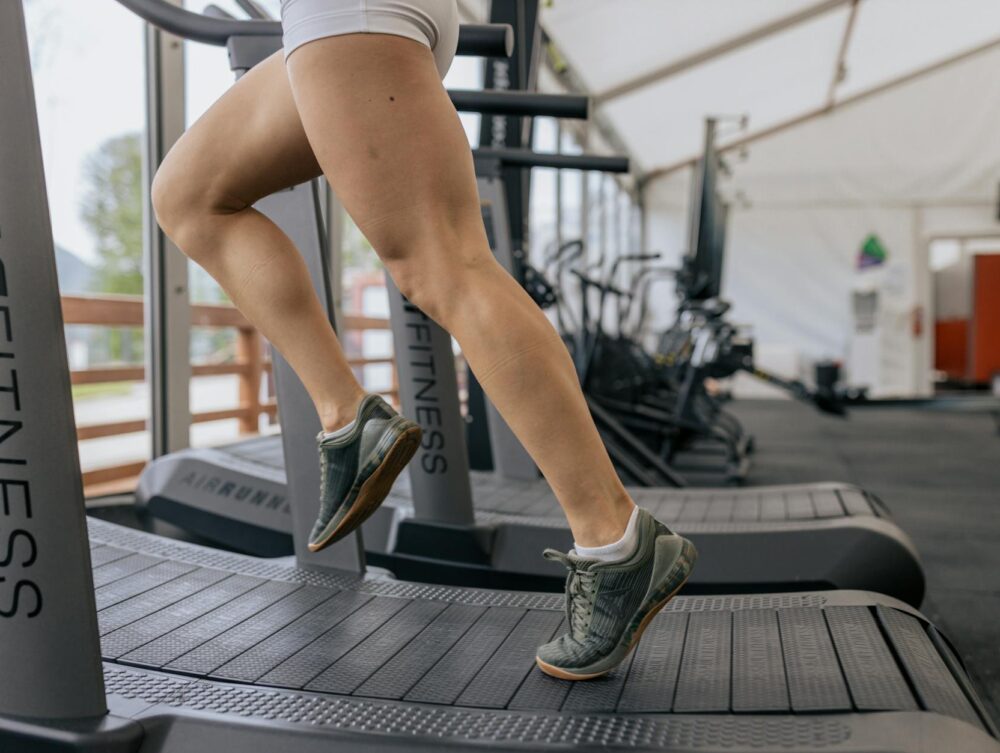 Treino de Esteira para Iniciantes: Seu Guia Completo para Começar com o Pé Direito — treino esteira iniciante | Por Dentro da