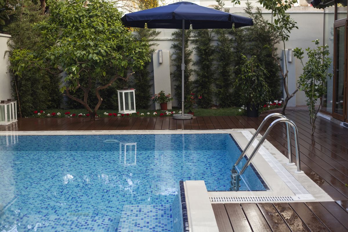 Ralo da piscina entupido